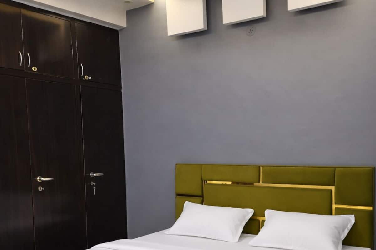 2 BHK Spacious Flat 1 | Laptop workspace, blackout drapes, iron/ironing board, free WiFi