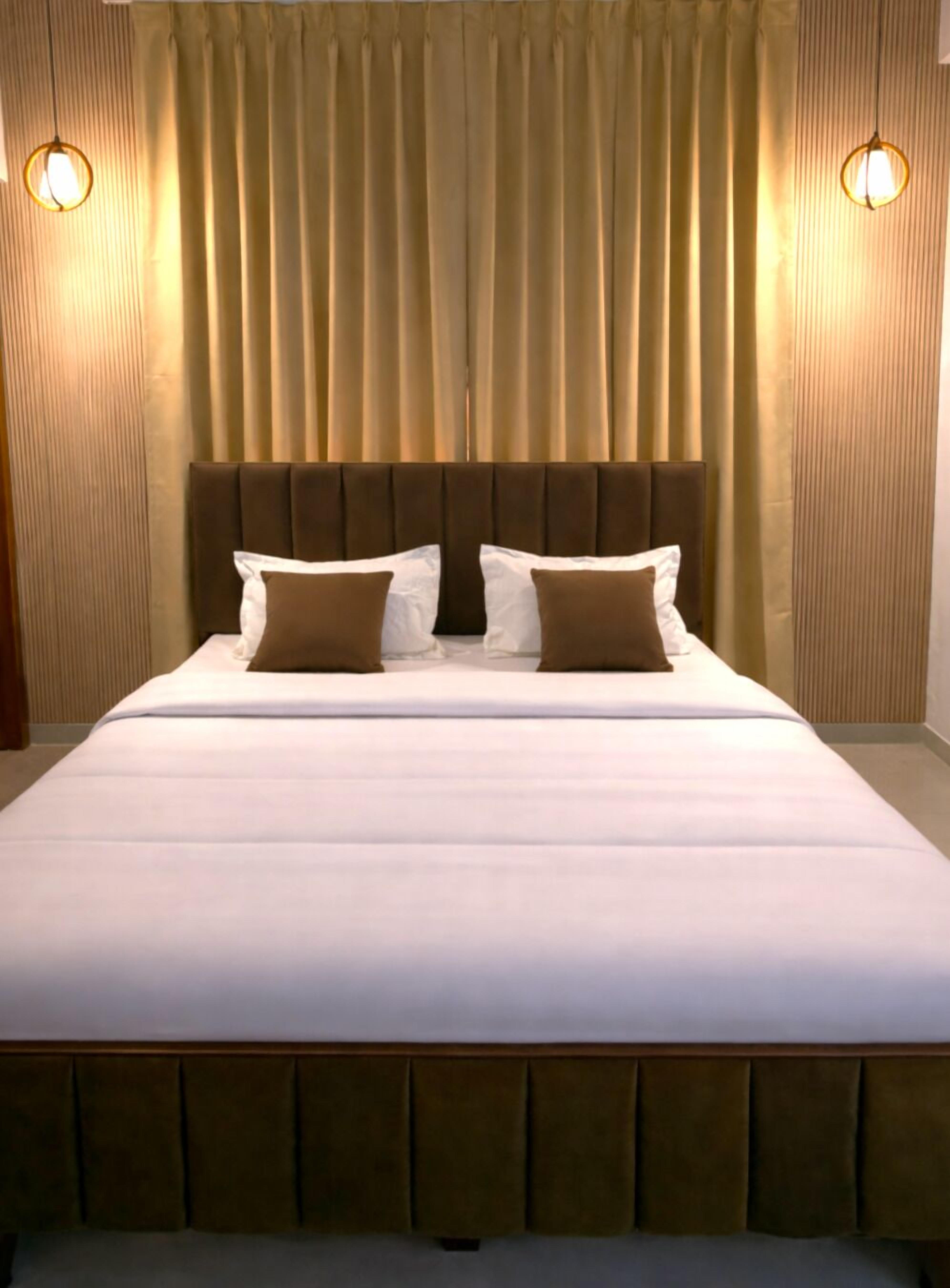 Apartamento de lujo, balcón, vistas a la ciudad | Cortinas opacas, tabla de planchar con plancha, wifi gratis