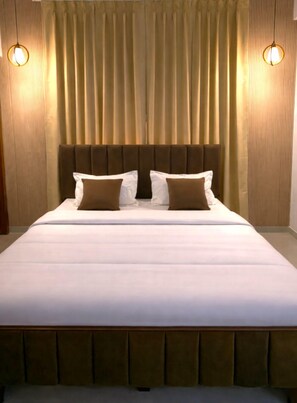 Luxury-Apartment, Balkon, Stadtblick | Verdunkelungsvorhänge, Bügeleisen/Bügelbrett, kostenloses WLAN