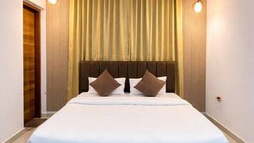 Laptop workspace, blackout curtains, iron/ironing board, free WiFi