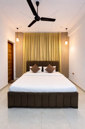 2 BHK Premium Flat | Laptop workspace, blackout drapes, iron/ironing board, free WiFi - Book N Go (Noida)