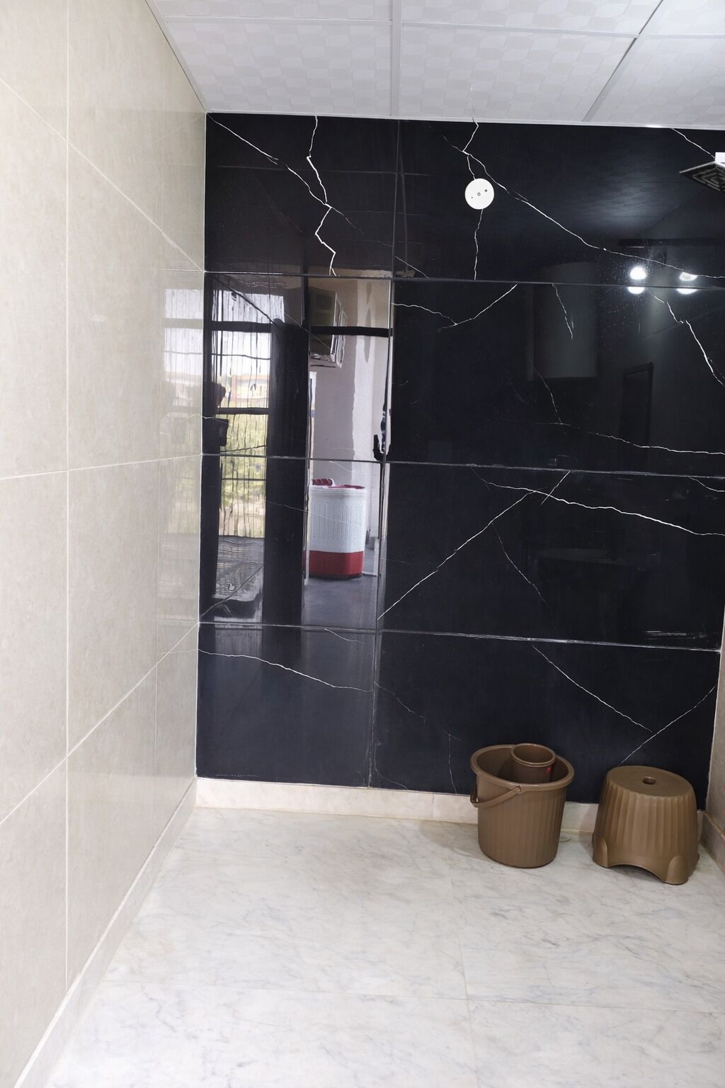 Premium-Apartment | Badezimmer | Dusche, kostenlose Toilettenartikel, Handtücher, Seife