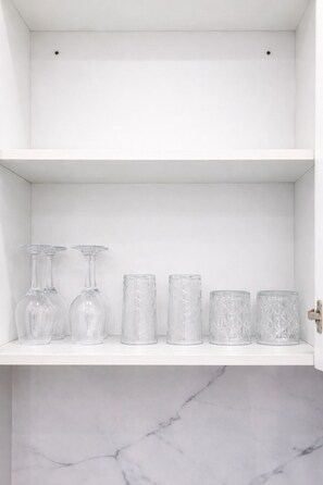 2 BHK Spacious Flat 2 | Private kitchen | Fridge, microwave, cookware/dishes/utensils - Book N Go (Noida)