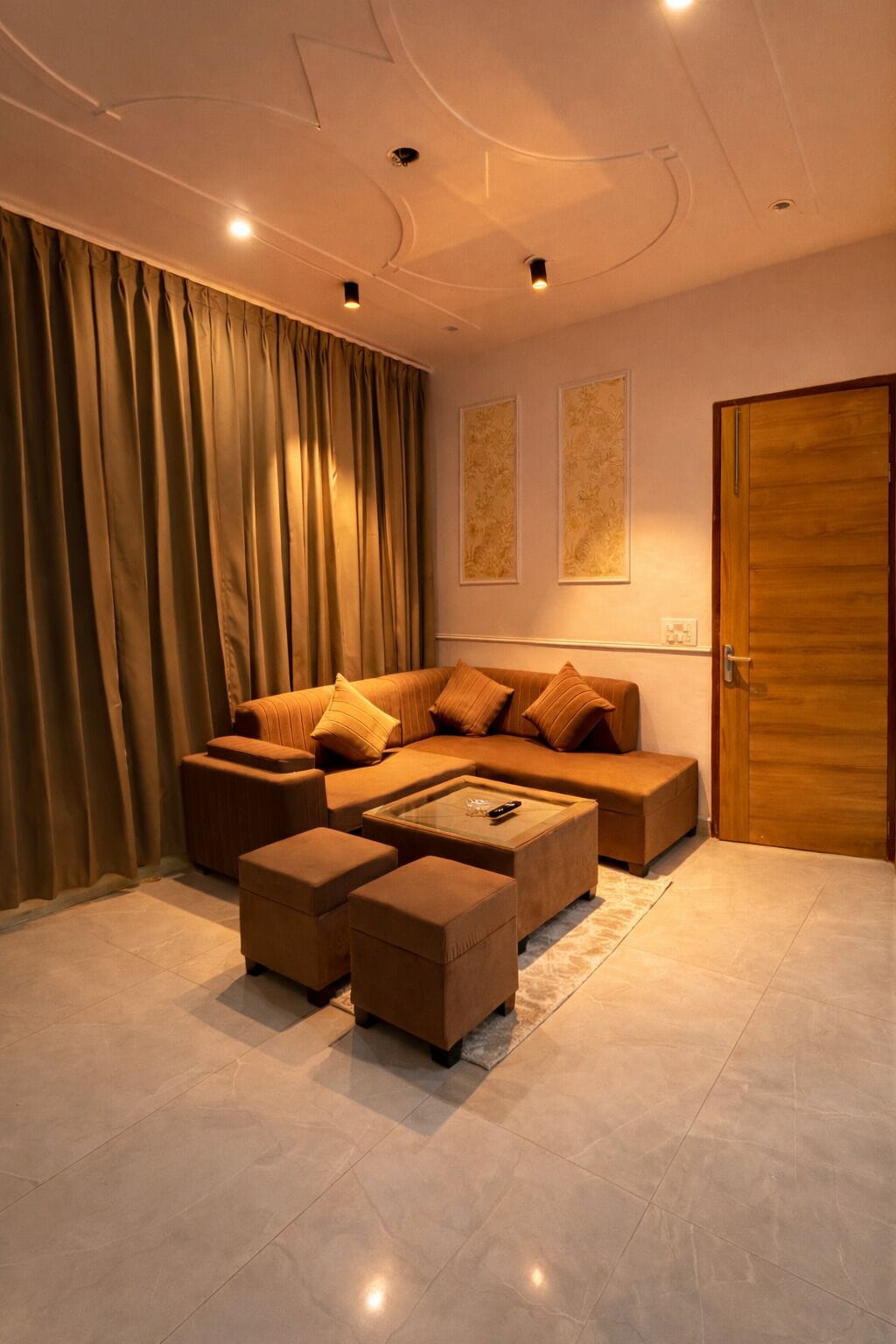 Departamento de lujo, balcón, vista a la ciudad | Área de sala de estar