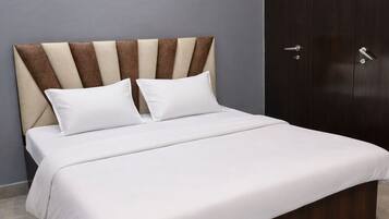 2 BHK Spacious Flat 2 | Laptop workspace, blackout drapes, iron/ironing board, free WiFi