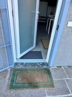 Exterior detail - Ca rota house parcheggio privato (Lombardia)