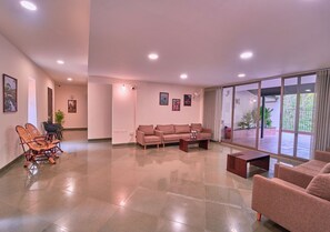 Living area - Achutham Cottages Wayanad by VOYE HOMES (Vythiri)