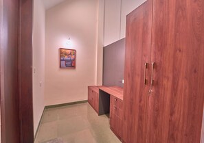 Deluxe Triple Room, 1 Queen Bed, Air conditioning, Mountain View | Desk, laptop workspace, free WiFi - Achutham Cottages Wayanad by VOYE HOMES (Wayanad)