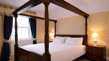 Deluxe Double Room | Blackout drapes, iron/ironing board, free WiFi