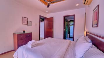 Espace de travail pour ordinateur portable, fer et planche à repasser