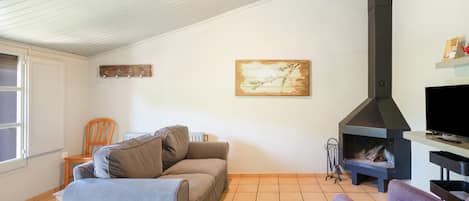 TV, fireplace, DVD player, table tennis
