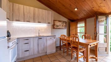 冷蔵庫、電子レンジ、コンロ、食器洗い機