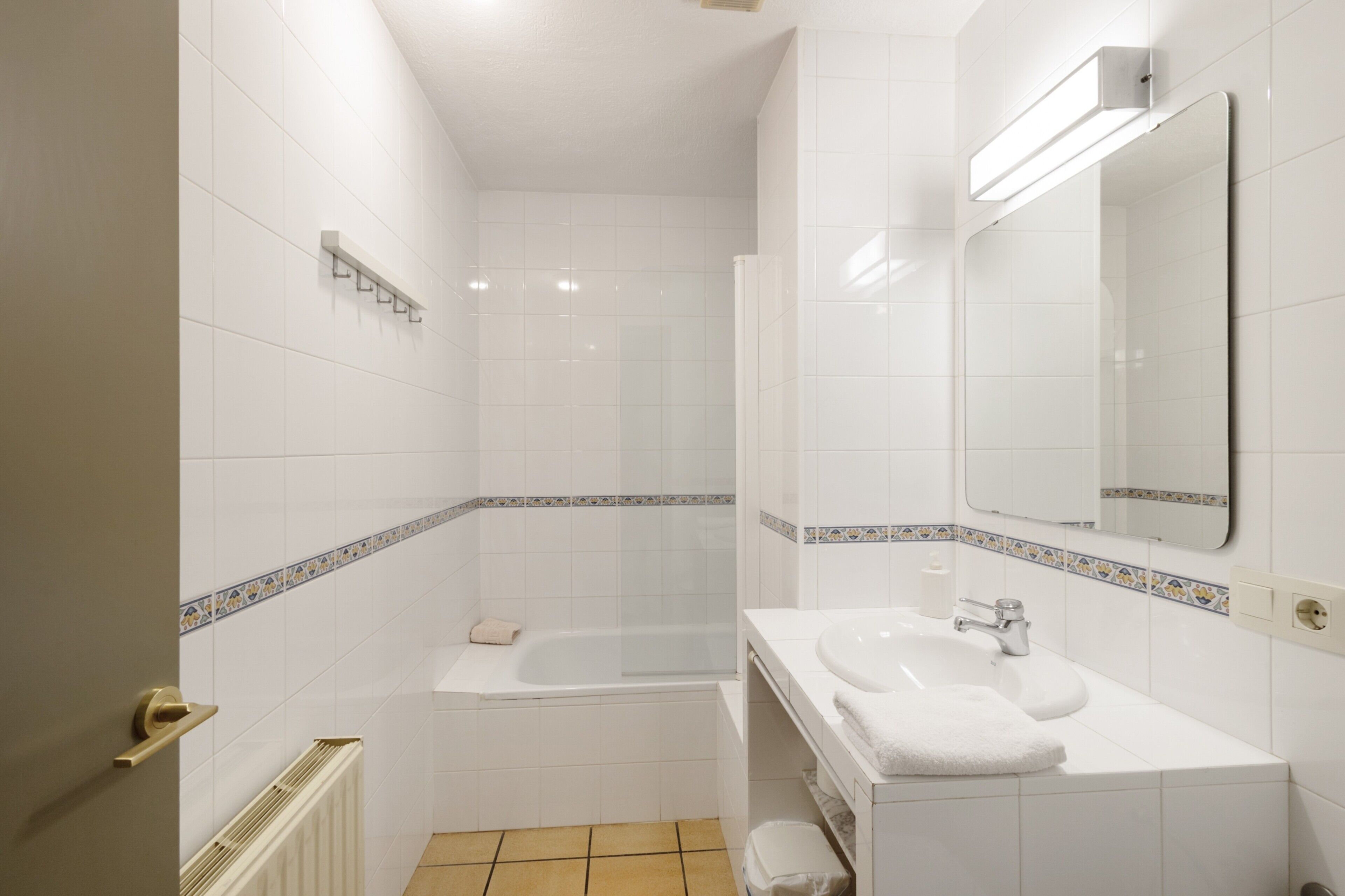 Een douche, een haardroger, handdoeken