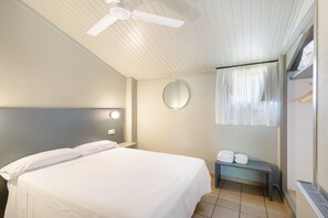 Iron/ironing board, WiFi, bed sheets - Rural Apartment El Corral (Lladurs)