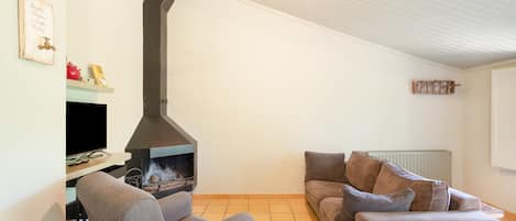 TV, fireplace, DVD player, table tennis