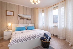 WiFi, bed sheets - Apartment 'Welle' with Private Garden, Balcony and Wi-Fi (Lübeck Travemünde)