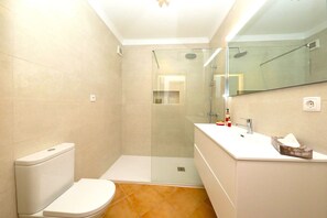 Shower, hair dryer - CABANAS GETAWAY, Quinta do Gomeira (Cabanas de tavira)