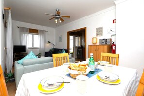 Dining - CABANAS GETAWAY, Quinta do Gomeira (Cabanas de tavira)