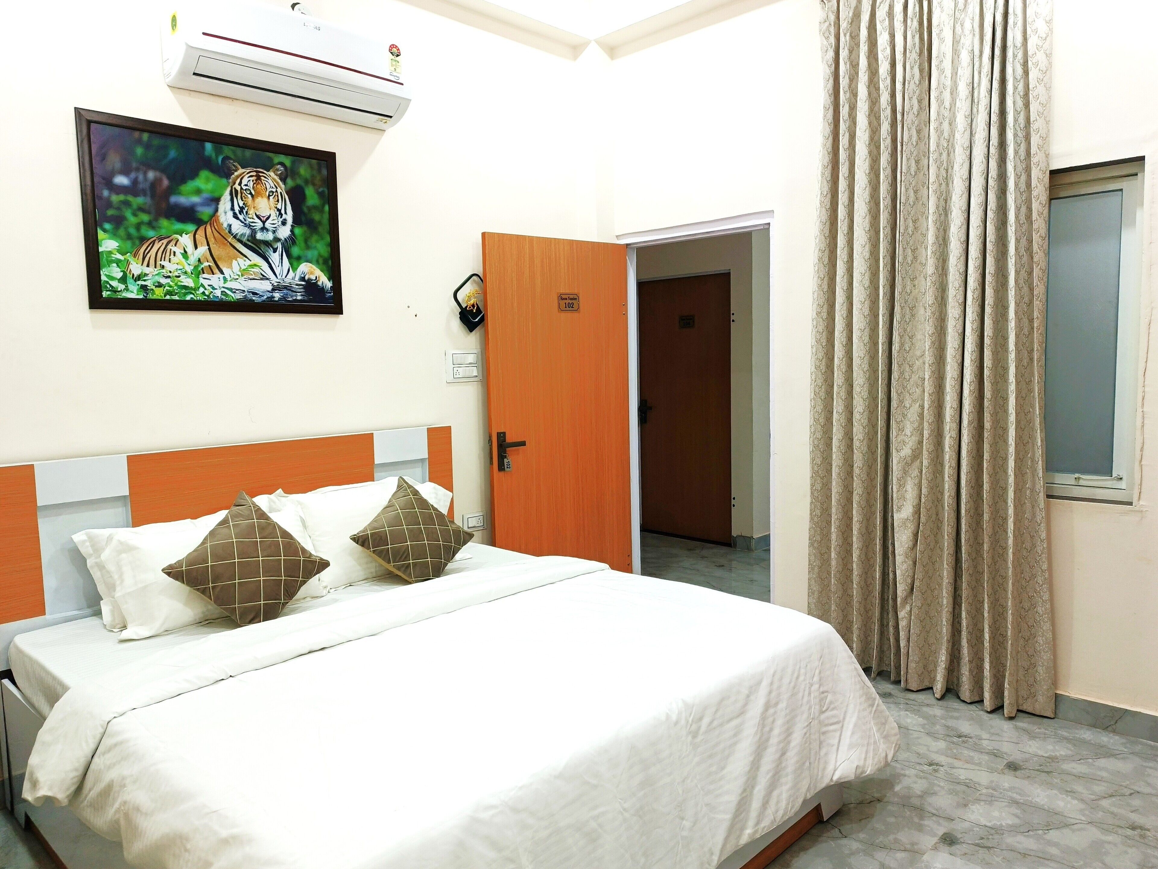 Deluxe Double Room | Premium bedding, minibar, desk, rollaway beds