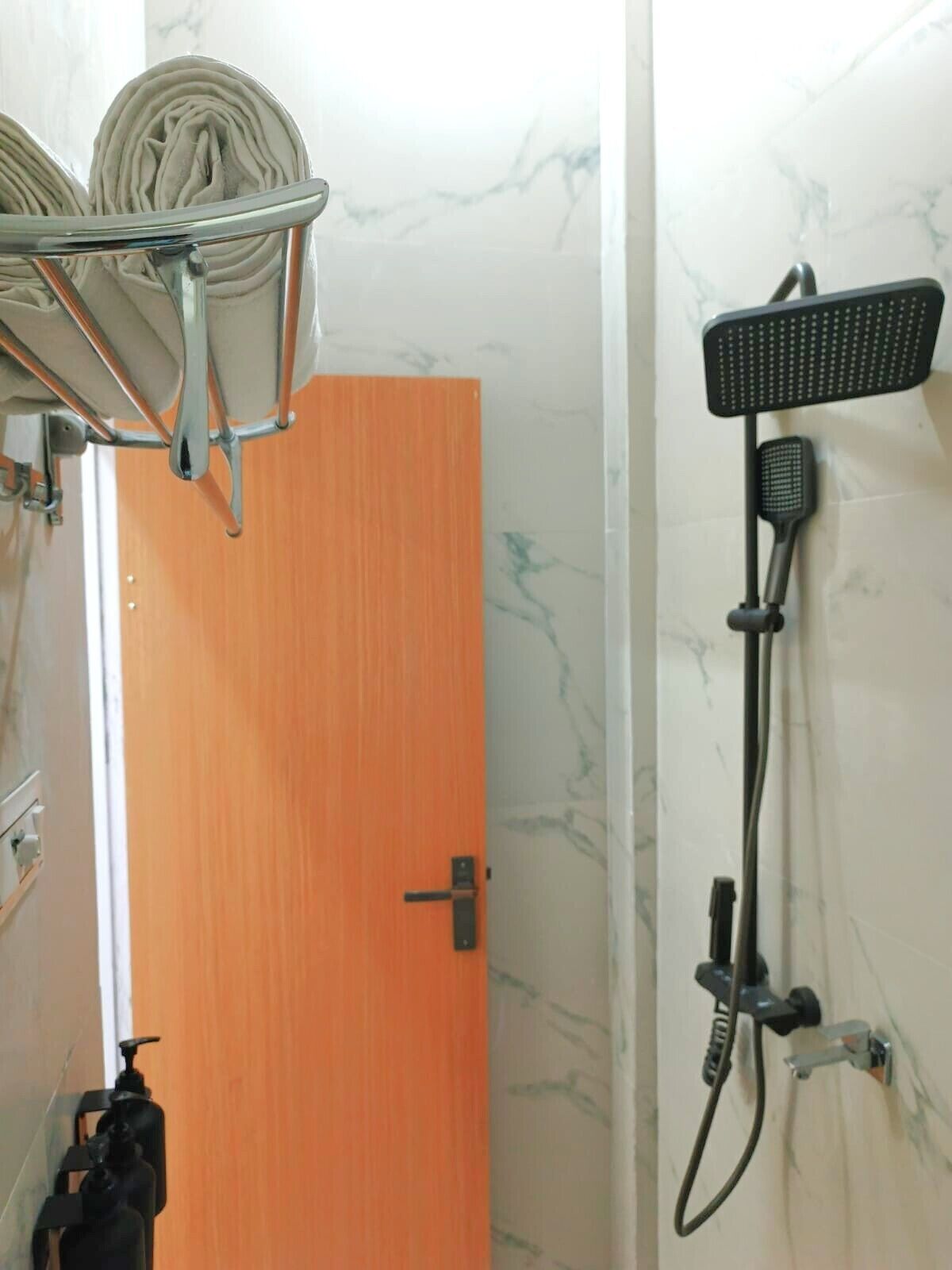 Deluxe Double Room | Bathroom | Shower, towels, soap, shampoo