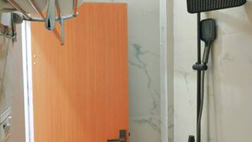 Deluxe Double Room | Bathroom | Shower, towels, soap, shampoo