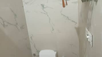 Deluxe Double Room | Bathroom | Shower, towels, soap, shampoo