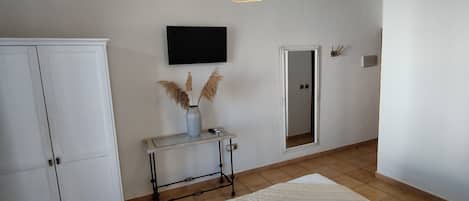Double Room | Cribs/infant beds, free WiFi, bed sheets