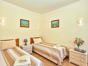 Iron/ironing board, free WiFi - CASA BRANCA, Beach Village (Altura)