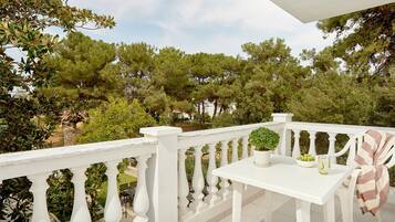 Comfort Double Room, Balcony, Park View | Outdoor dining