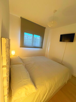 3 chambres, fer et planche à repasser, Wi-Fi, draps fournis