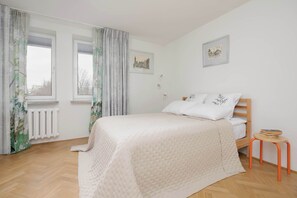3 habitaciones, tabla de planchar con plancha, cuna de viaje y wifi 