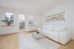 Televisio, DVD-soitin, työhuone