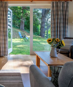 Interior - Beautiful holiday home with outstanding views near North Sands Beach, Salcombe (Salcombe)