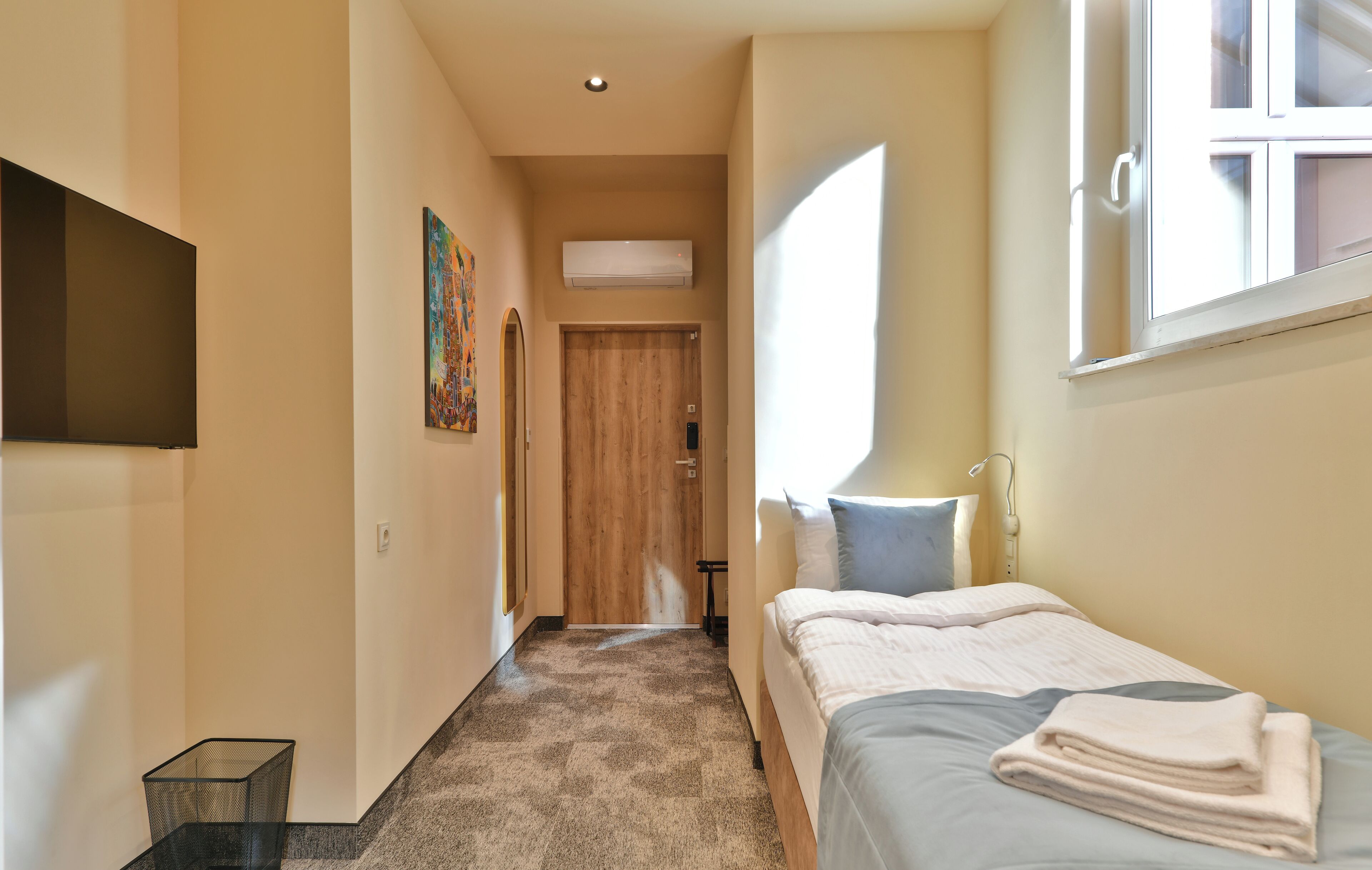 Classic Single Room, Non Smoking, Courtyard View | In-room safe, blackout drapes, free WiFi, bed sheets