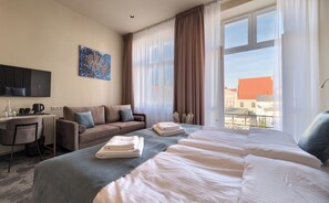 Deluxe Quadruple Room | In-room safe, blackout drapes, free WiFi, bed sheets