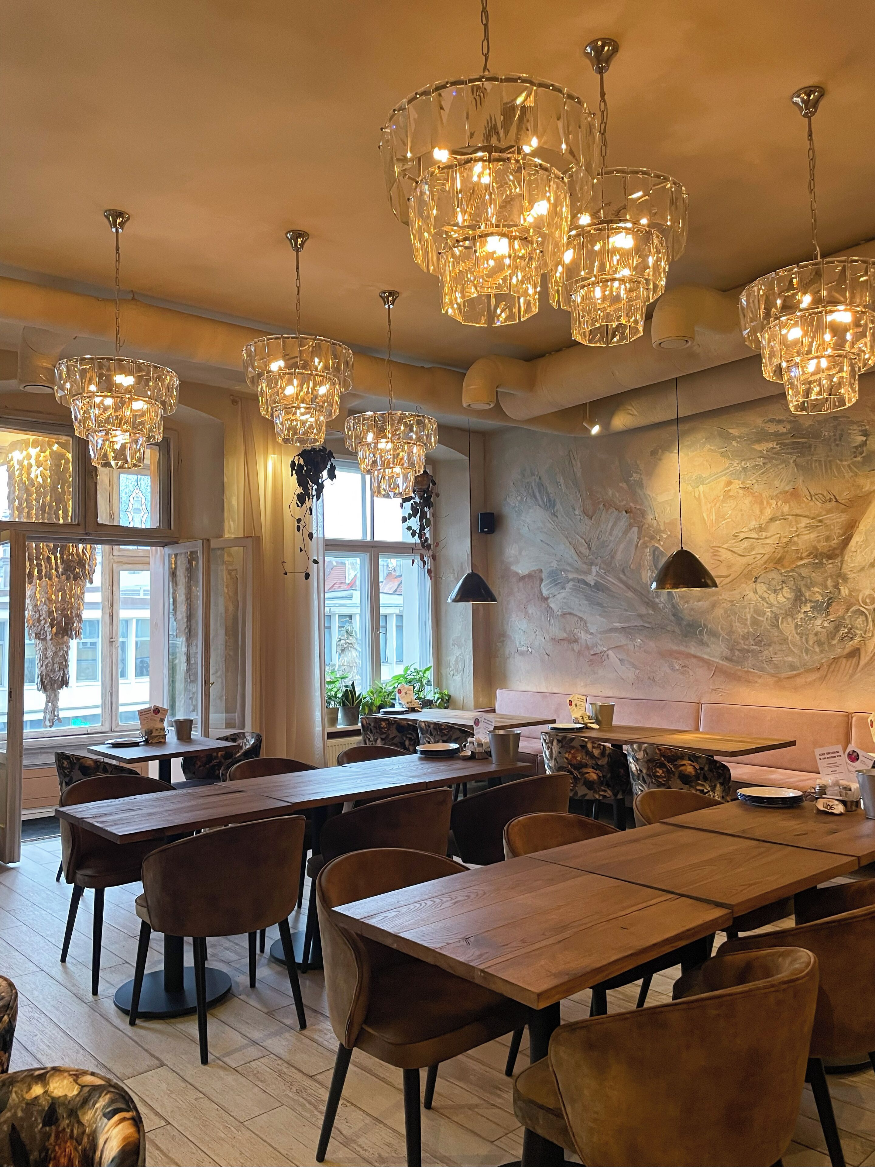 Breakfast, lunch and dinner served