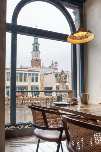 Oysters & Bubbles. Gastro Rooms