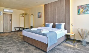 Triple Room | Peti besi dalam bilik, langsir/tirai gelap terus, Wi-fi percuma 