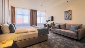 Triple Room | In-room safe, blackout drapes, free WiFi, bed sheets