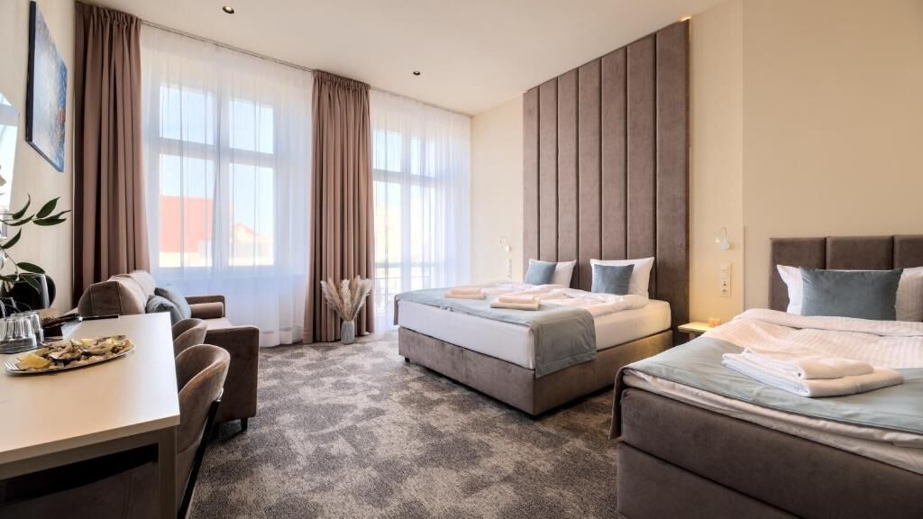 In-room safe, blackout curtains, free WiFi, bed sheets