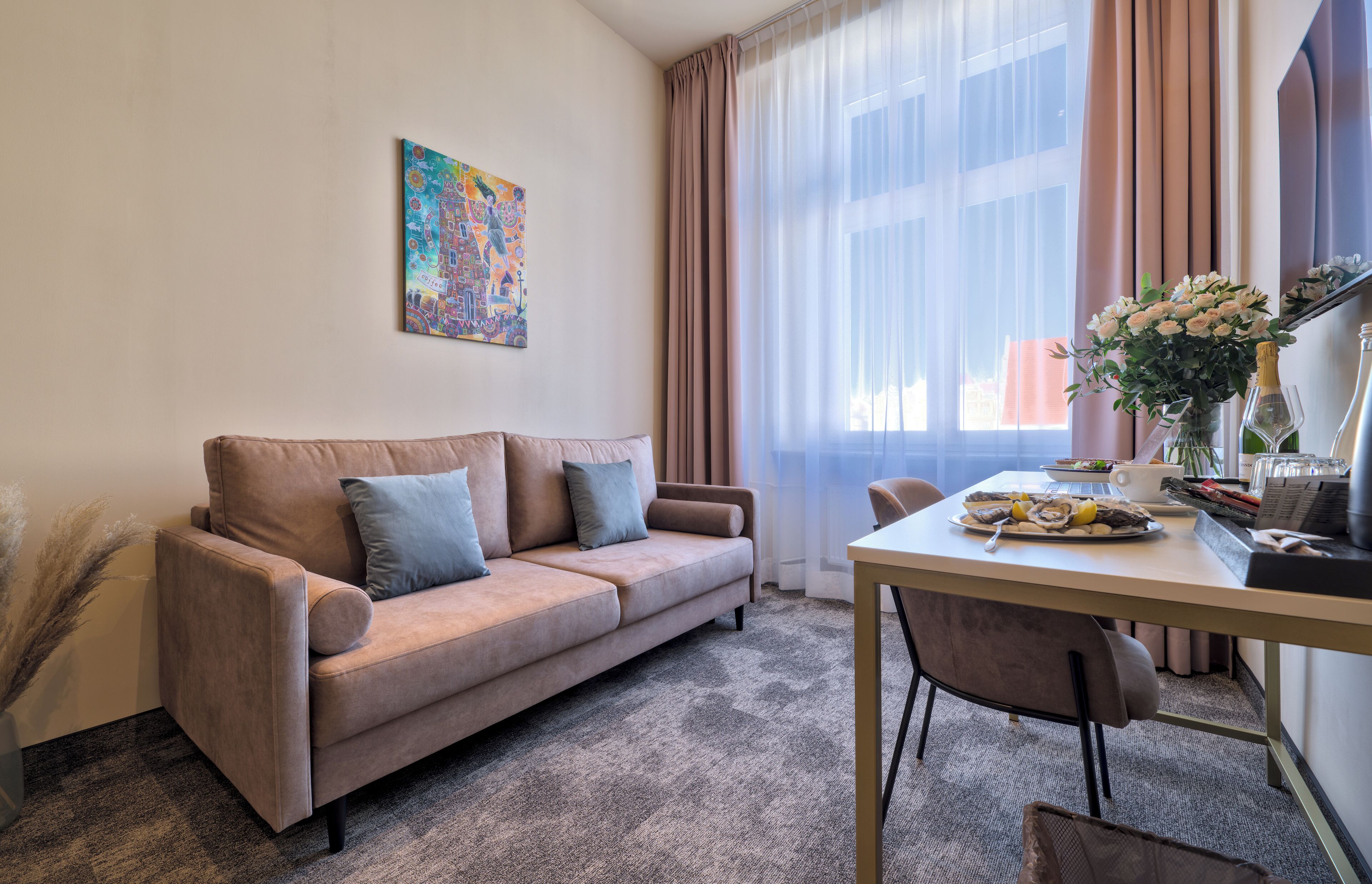 Habitación triple Deluxe | Caja de seguridad en la habitación, cortinas blackout y wifi gratis 