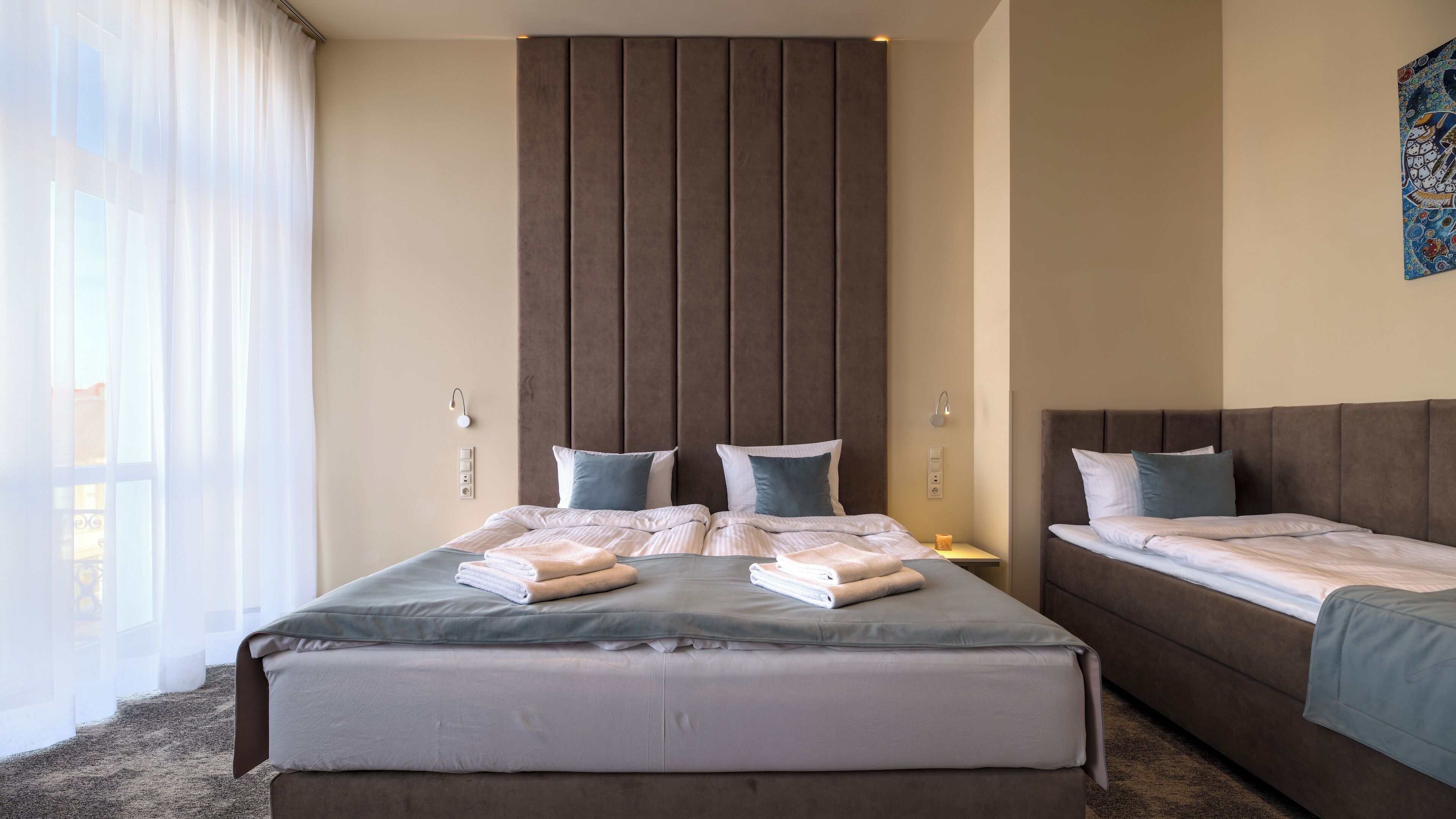 Deluxe-værelse til 4 personer | Pengeskab på værelset, mørklægningsgardiner, gratis Wi-Fi, sengetøj