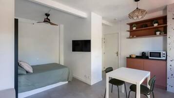 Strygejern/strygebræt, Wi-Fi, sengetøj