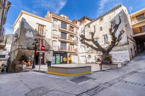 Exterior - Cal Benet de Camarassa 1 – Central Apartment with 3 Bedrooms (Camarasa)