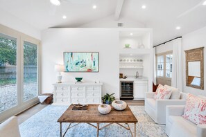 Televisión y chimenea 