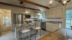 Microondas, horno, parrilla de estufa y lavavajillas 