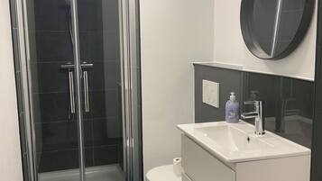 Comfort-Apartment, Gartenblick | Badezimmer