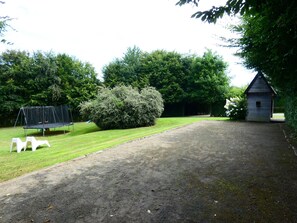 Property grounds - Large gîte in Normandy - sleeps 19, families, groups and events (Les Monts d'Aunay)
