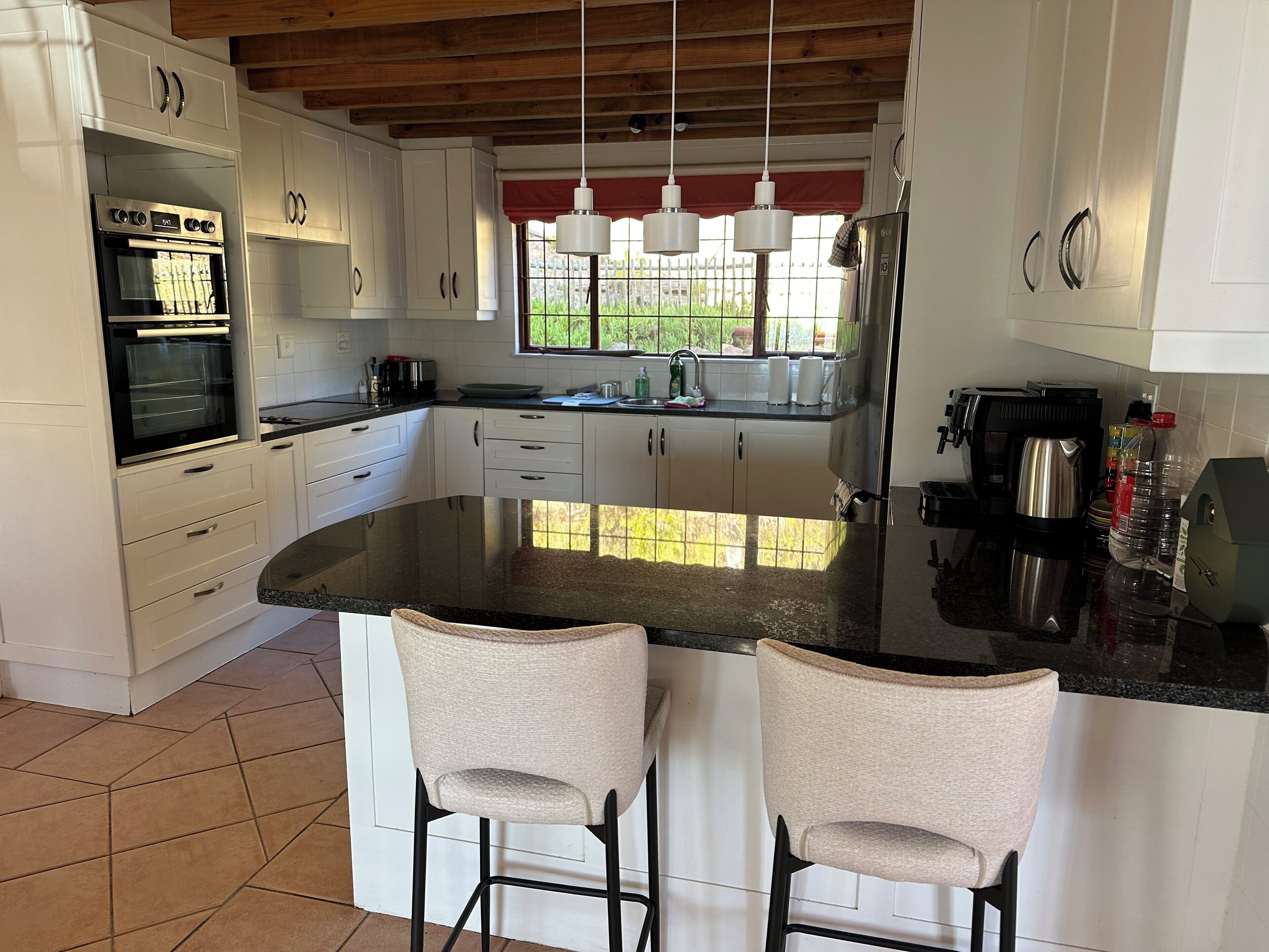 Micro-ondes, four, plaque de cuisson, lave-vaisselle