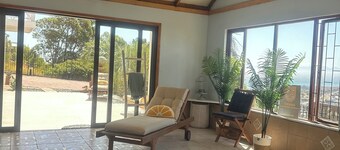 Sunset Cove - cozy vacation home with sea view